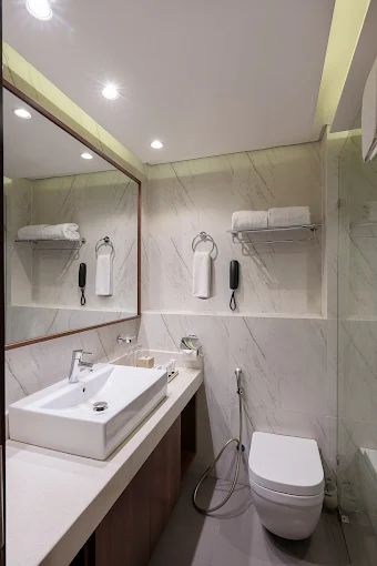 LILY GATE HOTEL
