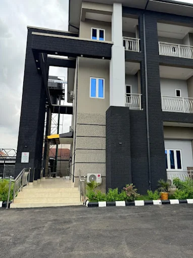 D'ANDRE LOUNGE AND SUITES HOTEL