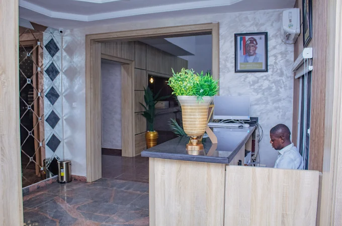 EMSWORTH APARTMENT & SUITES