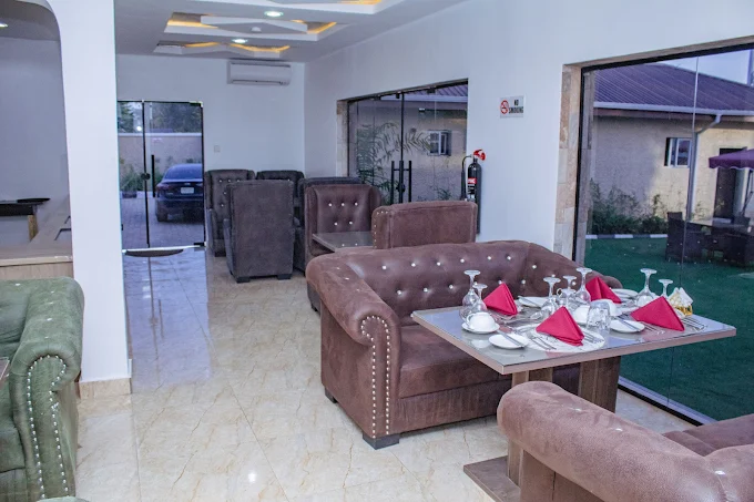 EMSWORTH APARTMENT & SUITES