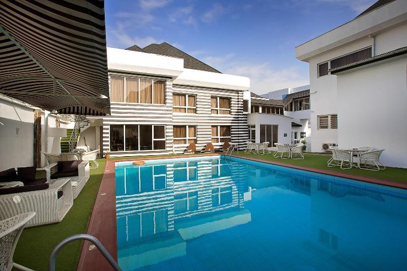 SUMMERSET CONTINENTAL HOTEL