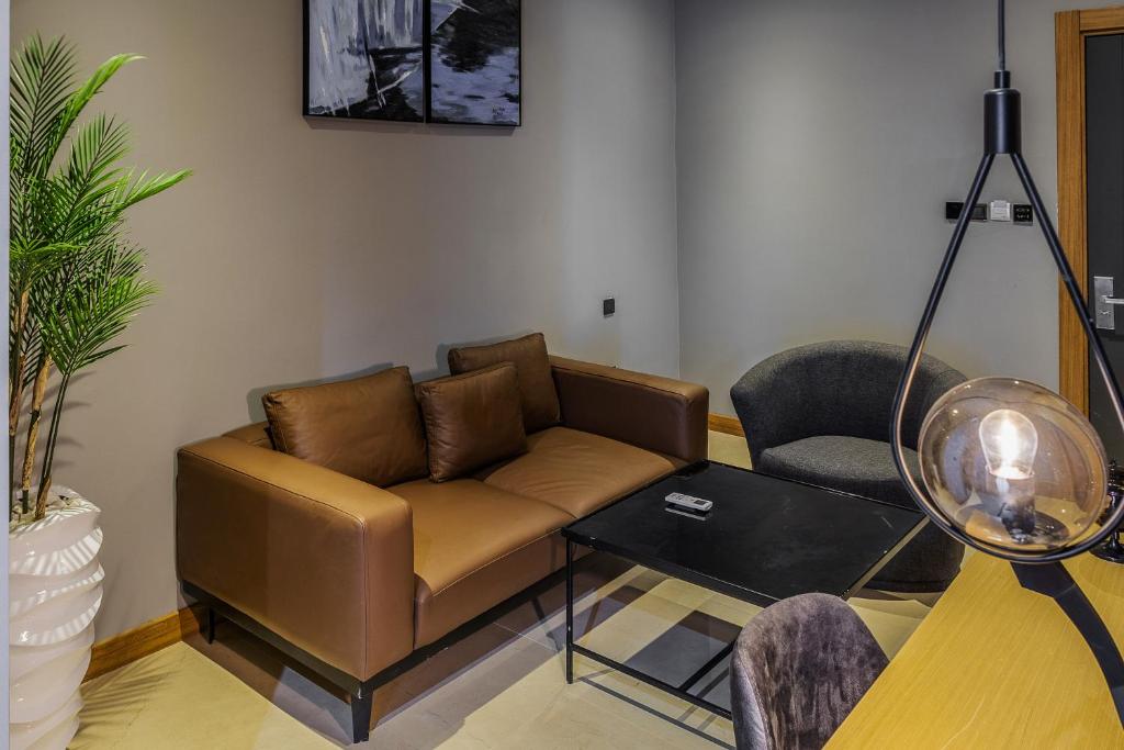 YELLOW TRUMPET HOTEL