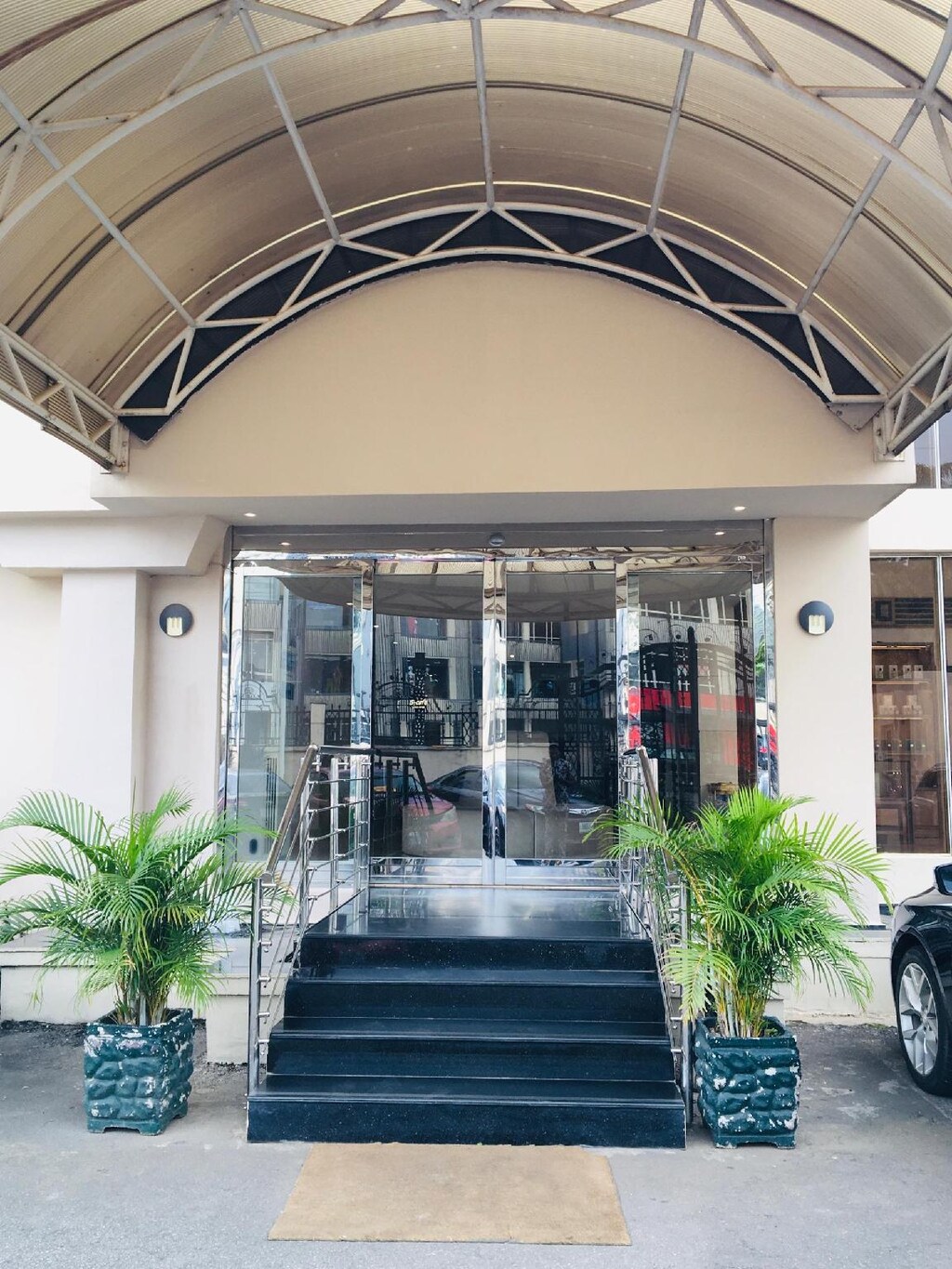 SUMMERSET CONTINENTAL HOTEL