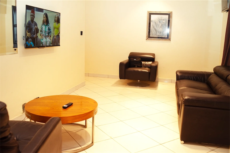 GOLDEN ROYALE HOTEL