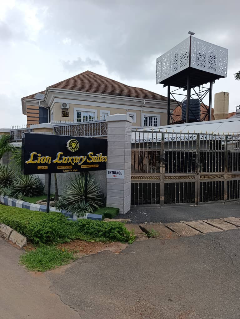LION LUXURY SUITES