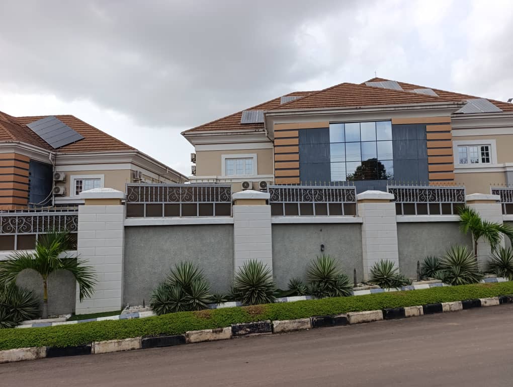 LION LUXURY SUITES
