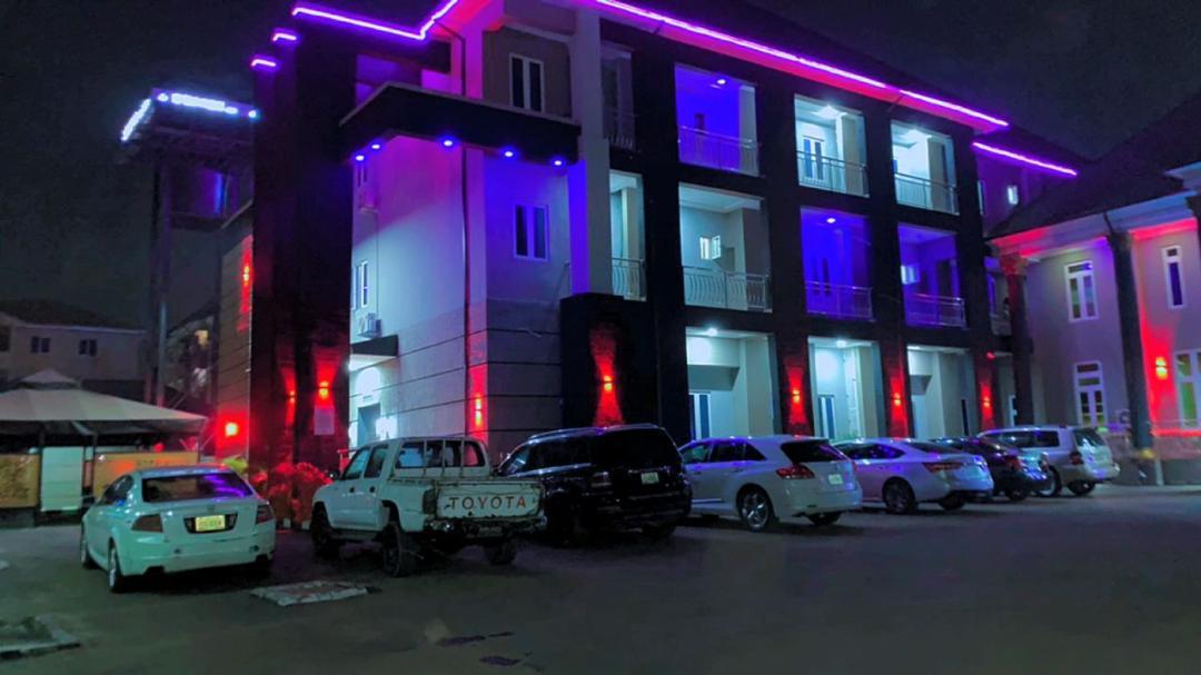 D'ANDRE LOUNGE AND SUITES HOTEL