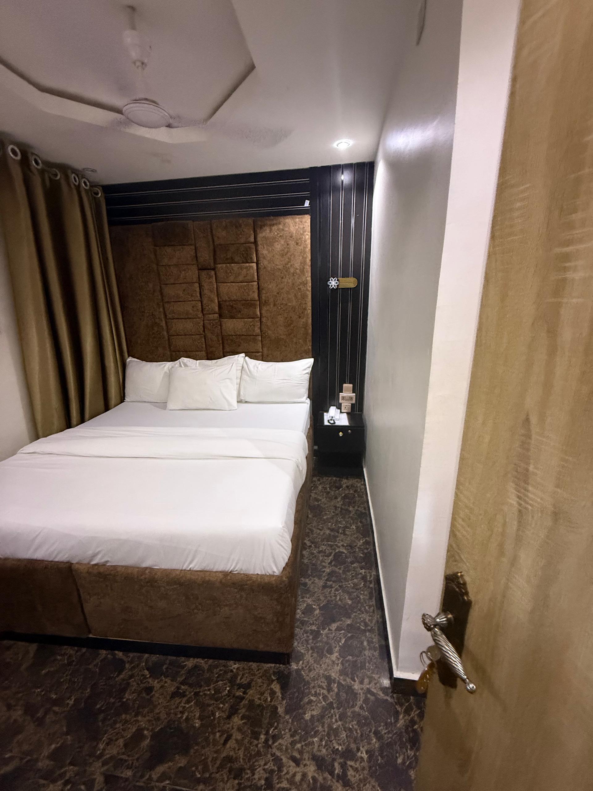 LA REINA HOTEL