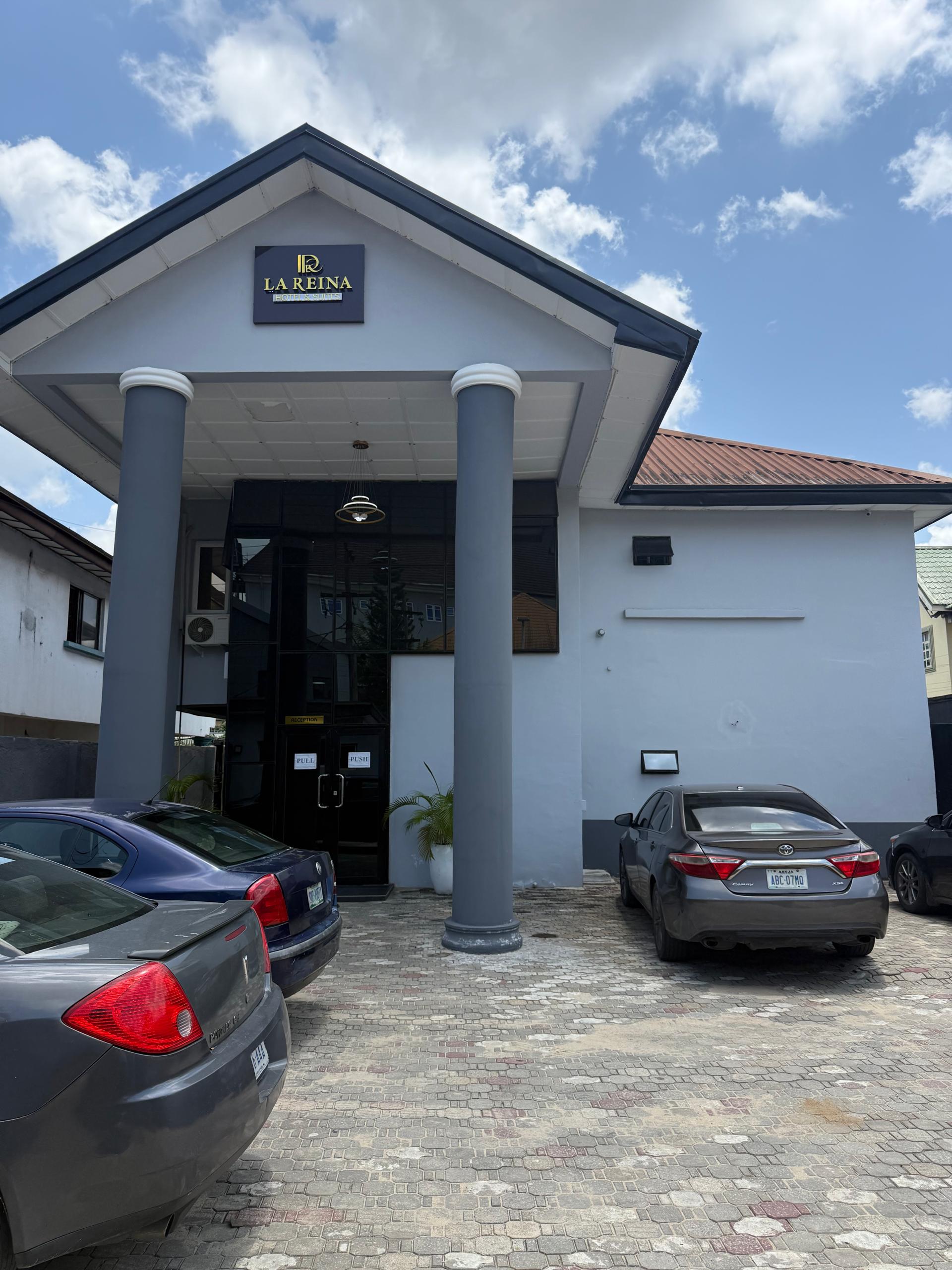 LA REINA HOTEL