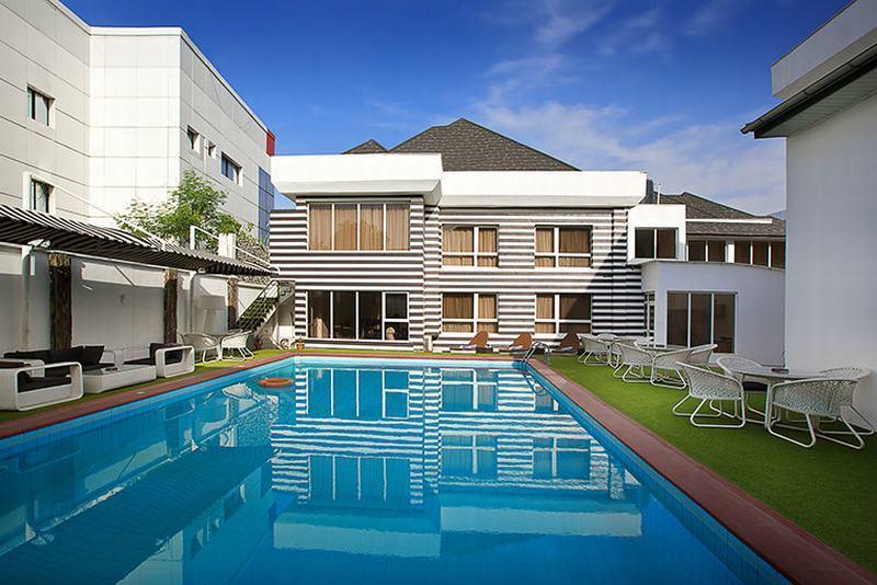 SUMMERSET CONTINENTAL HOTEL