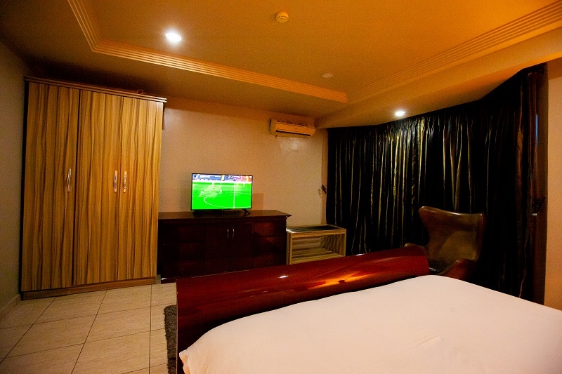 GENESIS REVENTON HOTEL