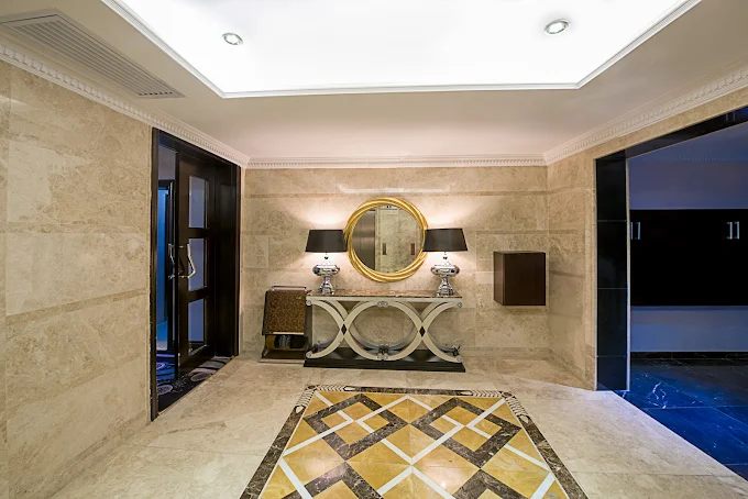 LILY GATE HOTEL