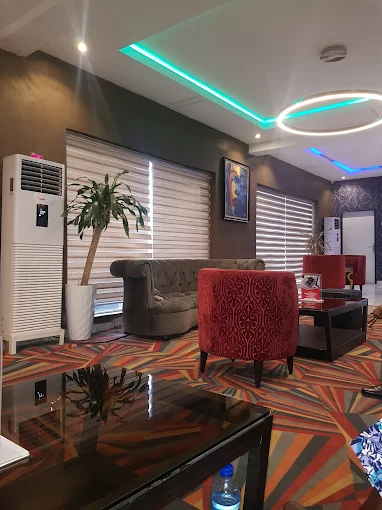 WILLOW WOOD HOTEL