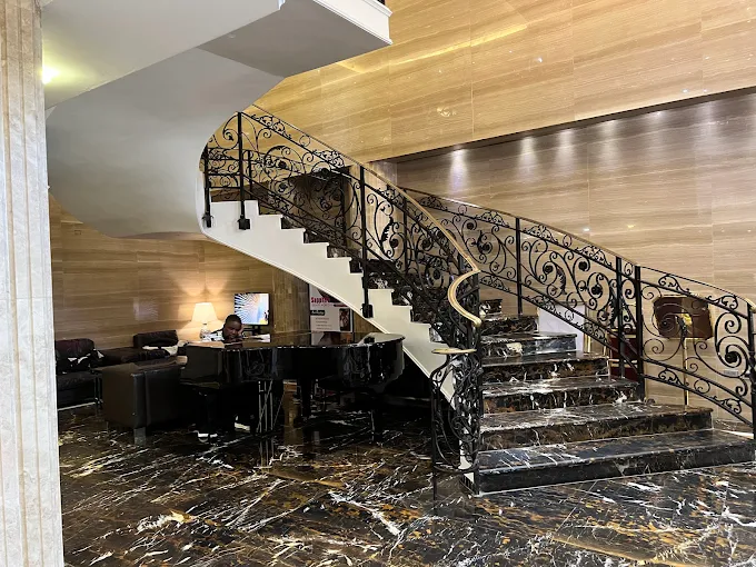 LILY GATE HOTEL