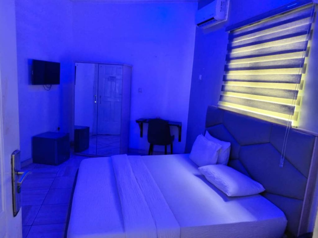 EXECUTIVE SUITE