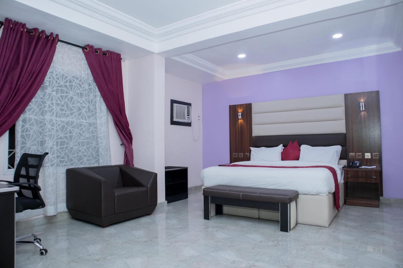 EXQUISITE SUITE