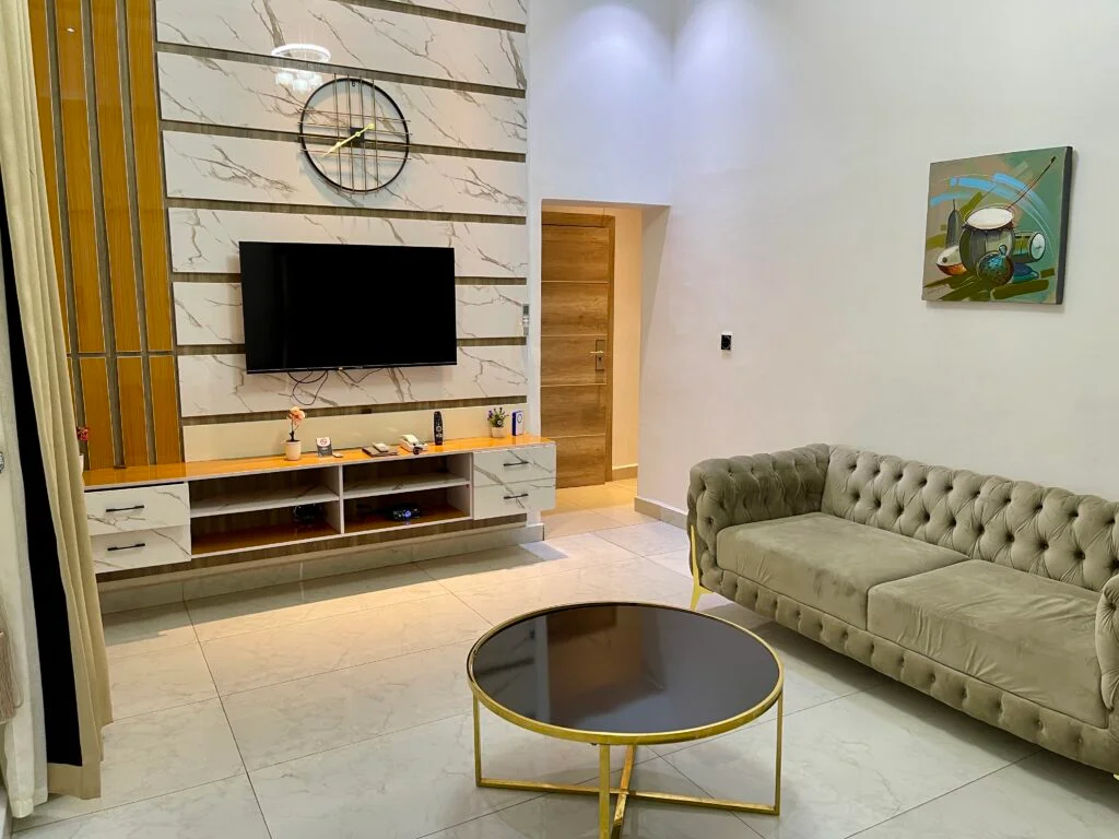 2 BEDROOM APARTMENT