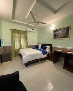 QUEEN SUITES