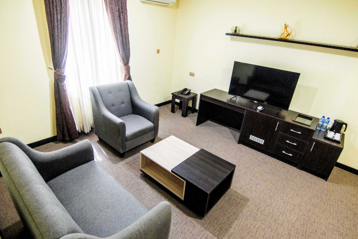 EXECUTIVE SUITE