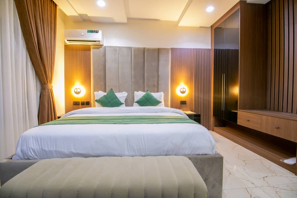 DELUXE ROOM