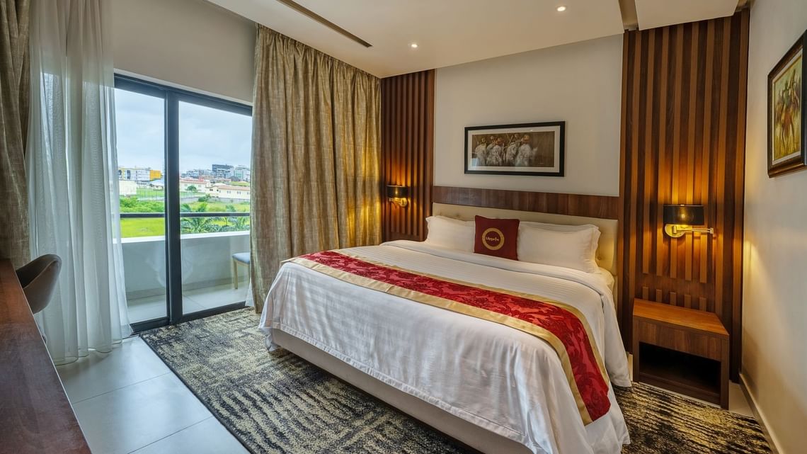 DELUXE ROOM