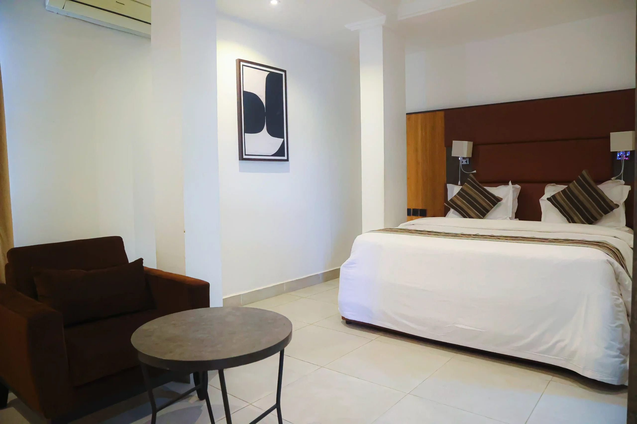 DELUXE ROOM