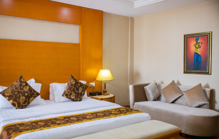DELUXE ROOM