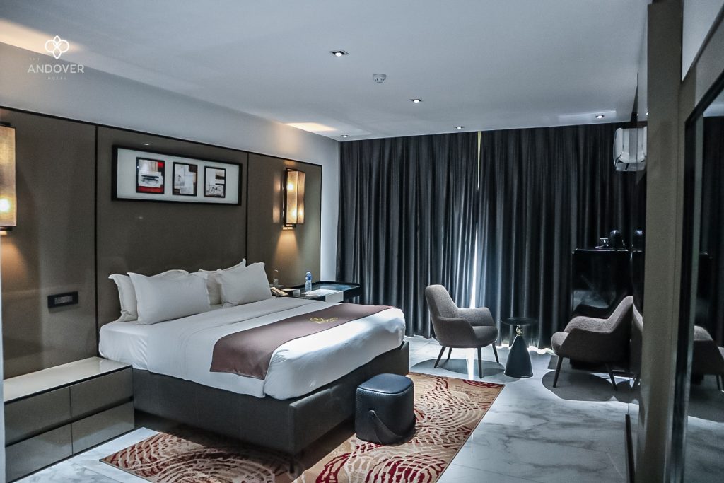 DELUXE ROOM