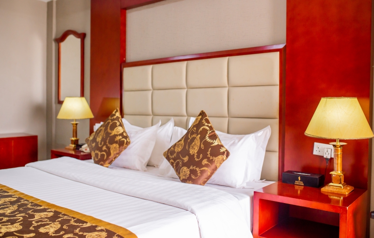 DIPLOMATIC SUITE