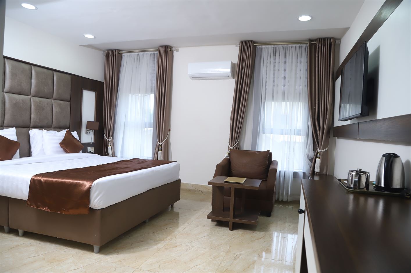 EXECUTIVE ROYAL ROOM