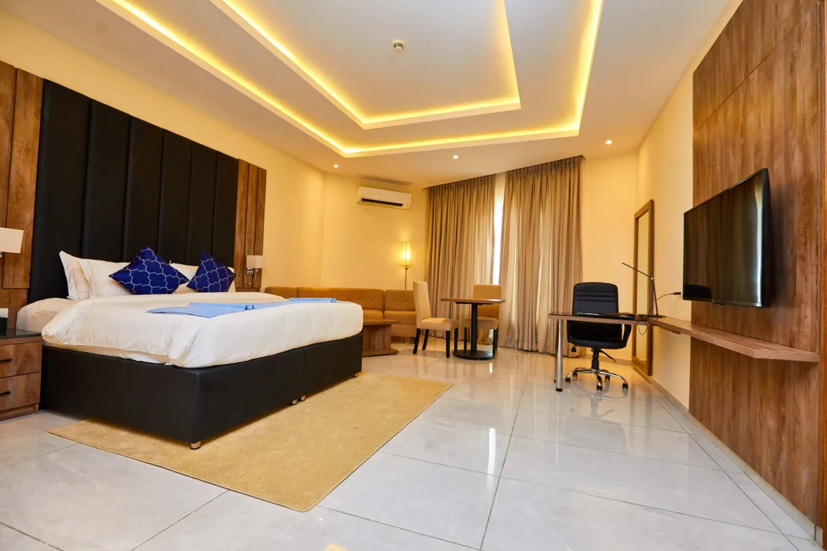 EXECUTIVE ROOM