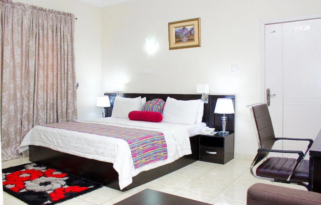 EXECUTIVE SUITE