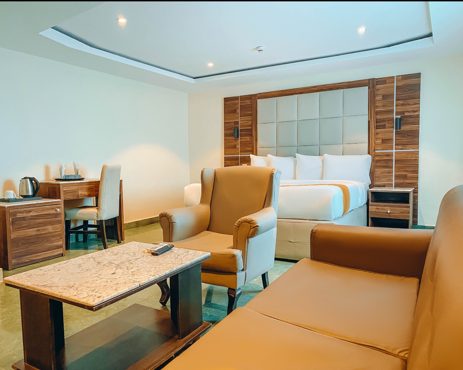 HIGHER EXECUTIVE ROYAL