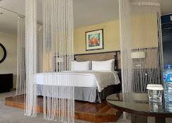 ROYAL ROOM