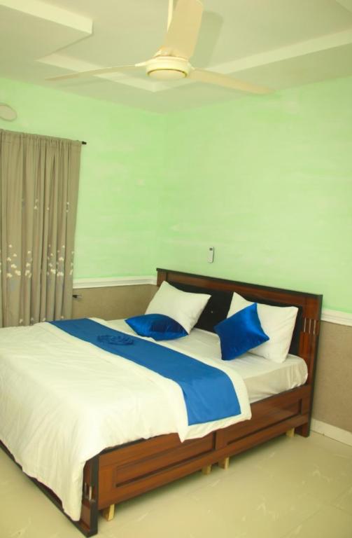 PRINCE ROOM